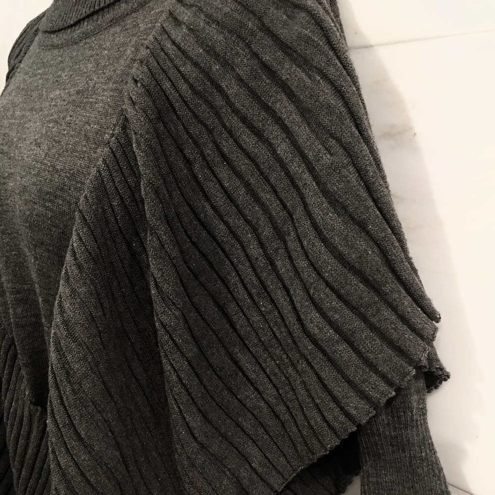 Amazing Sweater Dress With Body Cape Ruffle - Picture 5 of 8